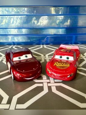 Disney Pixar 1:43 die cast Cars, Lightning McQueen (set of 2)
